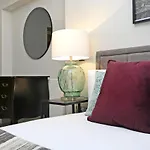 Joivy Refurbished Home On The Royal Mile