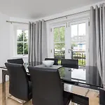 415 Lovely And Central 2 Bedroom Apartment With Secure Parking