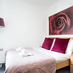 Quartermile Central Apartment