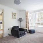 Dicksonfield Groud Floor Apartment