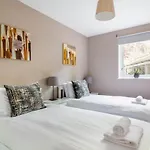 Dicksonfield Groud Floor Apartment