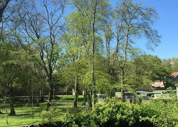 Next Door To Holyrood Palace And Arthur\'S Seat