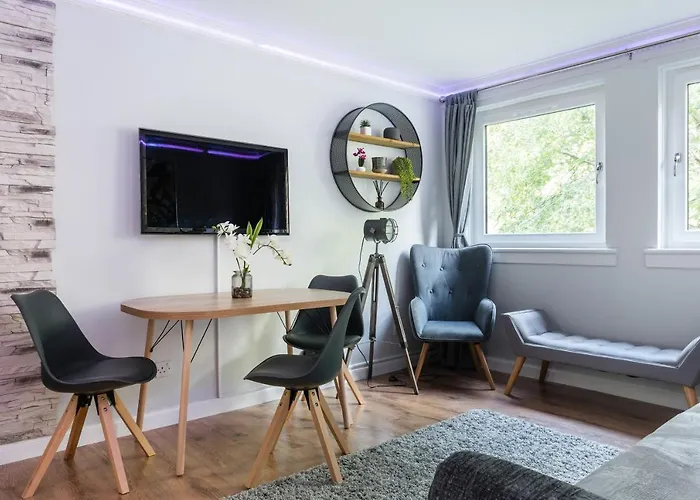 City Centre Stylish Apartment With Free Parking