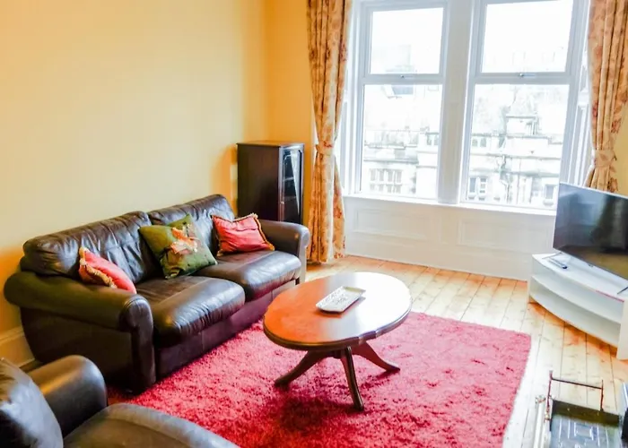 2 Bedroom Flat on Leith Walk Sleeps 4