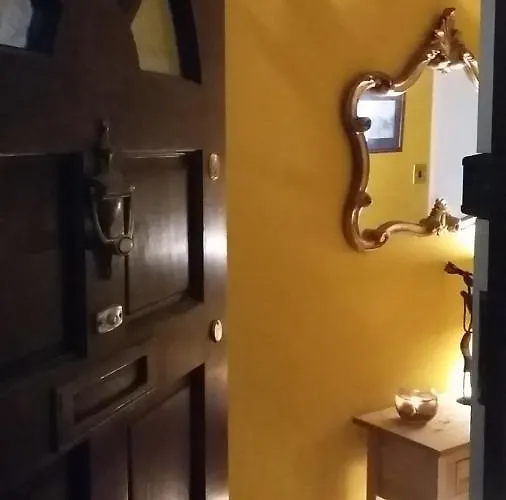 Edinburgh Two Bedroom Apartment With Free Side Street Parking 24 Hours