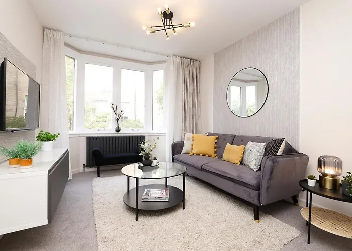 Joivy Modern 1 Bed Flat In West End, Close To Princes Gardens