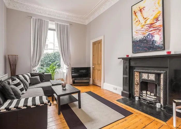Pass The Keys Chic & Spacious Georgian Apt In Edinburgh City Centre - Pets Friendly And Free Parking