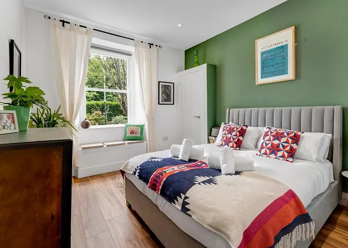 Cozy With Character Mclaren Westend Cottage Free Secure Parking