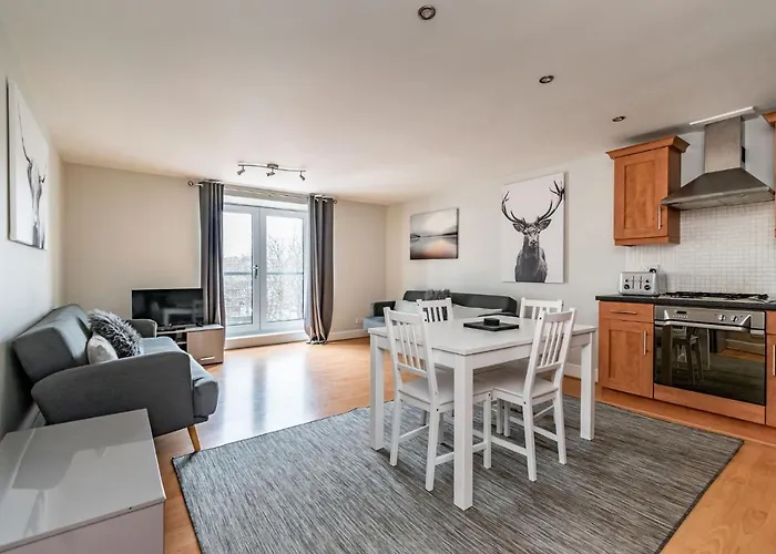 Amazing Apartments - Cables Wynd Near The Shore - Free Parking