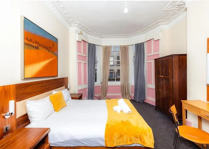 Super Central 4 Bedrooms Apartment By Calton Hill