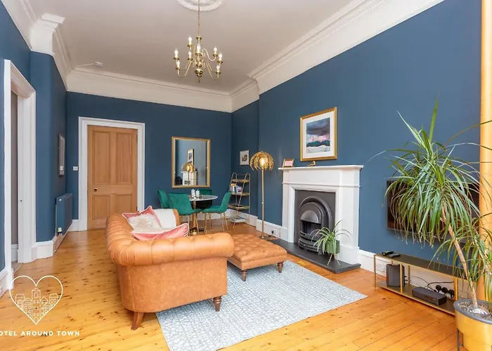 South Learmonth Gardens Apartment