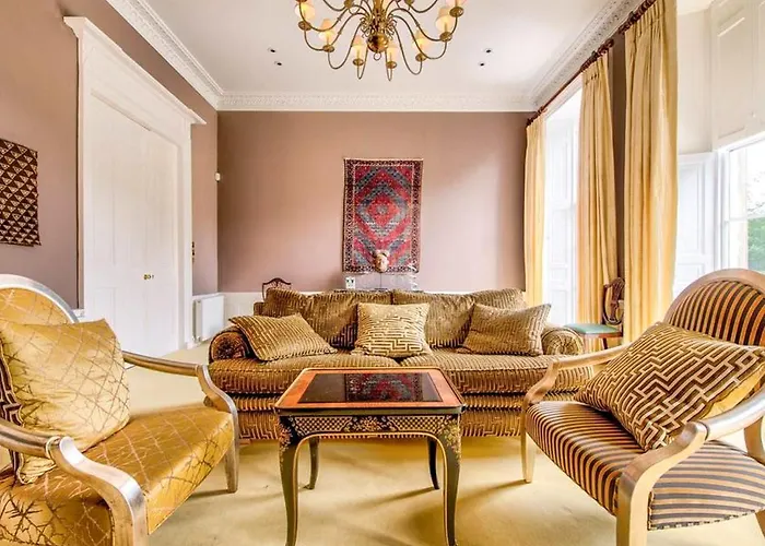Beautiful City Centre Georgian 4 Bed Townhouse With Private Garden