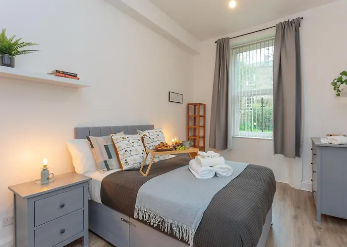Stylish Apartment At The Edge Of Meadows Park