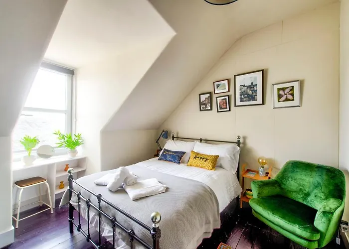 Guestready - Vibrant Attic Apt In Lovely Leith
