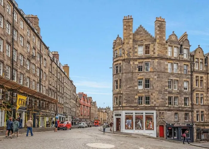 Castle View - 1 Bedroom Apartment - Heart Of The Famous Royal Mile & 1 Minute Walk To Edinburgh Castle