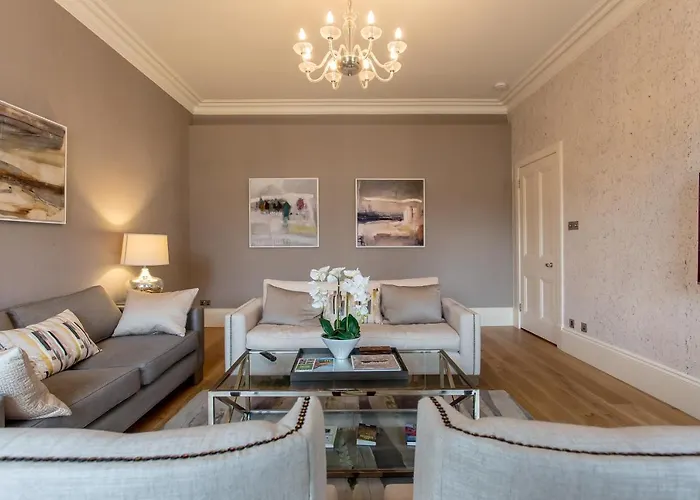 Exclusive 2 Bed, Free Private Parking, In West End