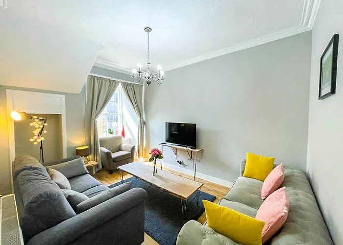 Charming 3 Bed Apartment In Old Town