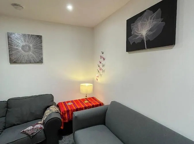 Lovely 2-Bedroom Flat In Centre