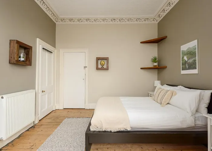 2 Bed Old Town Apartment - Next To Castle