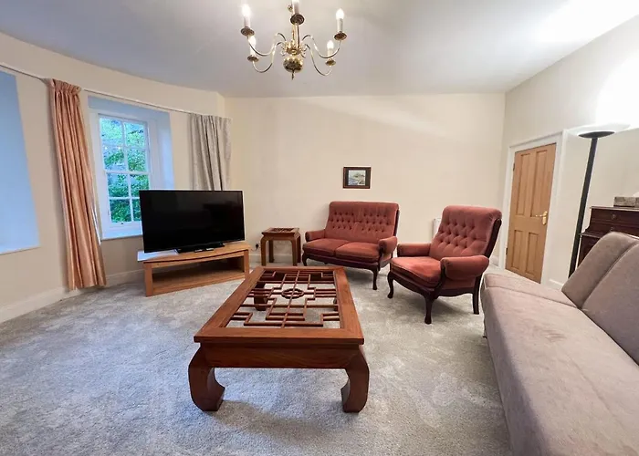 Spacious Flat Sleeps 8 Near Princes Street