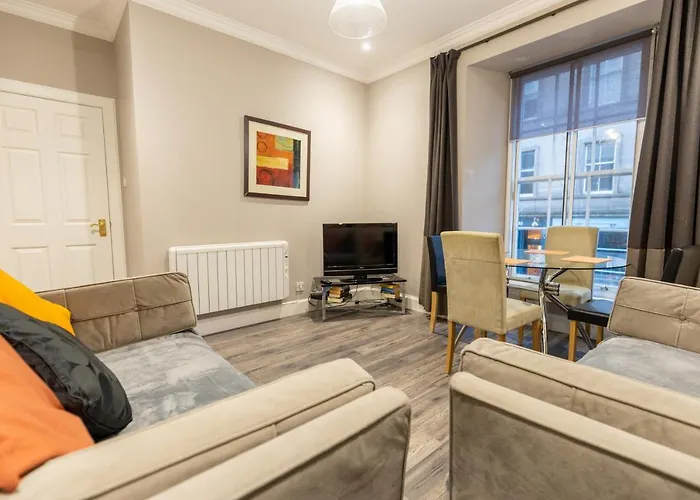 Two Bedroom Apartment Within Walking Distance To City Centre