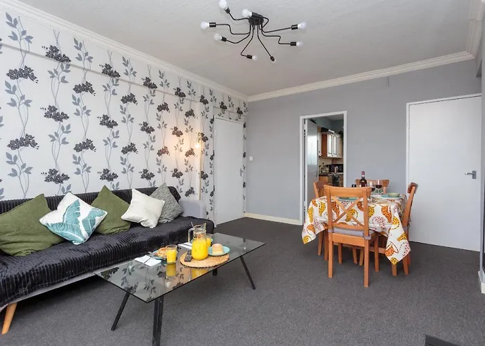 Spacious 3Db -15 Minutes From City Centre