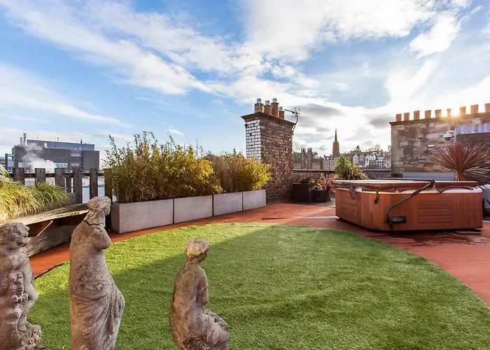 Exquisite & Lively With Fireplace & Panoramic Views
