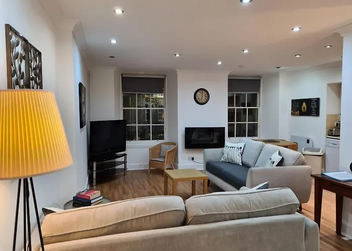 4 New Assembly Close - Royal Mile