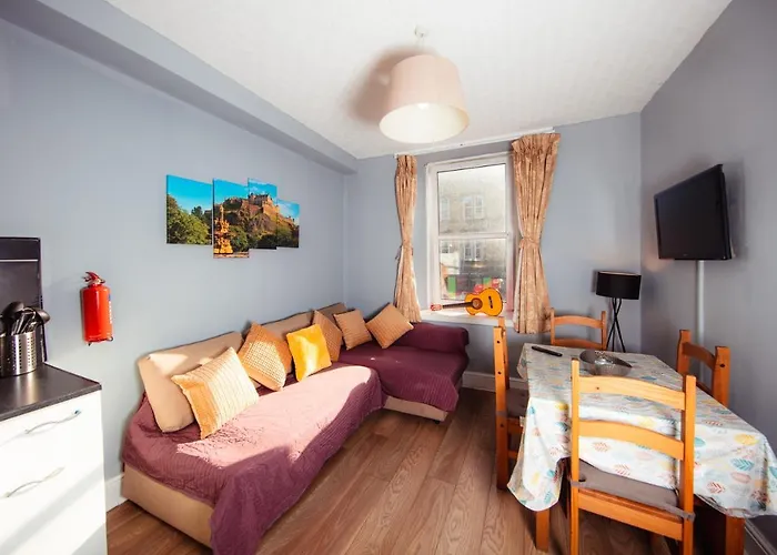Old Town Apartment By The Castle/ Meadows!
