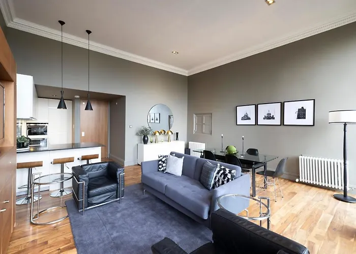 Joivy Chic 2Br Apt With City Views At The Heart Of Old Town