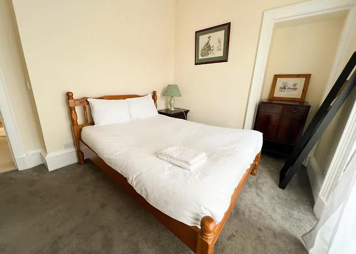 Convenient 3Br Flat On Leith Walk