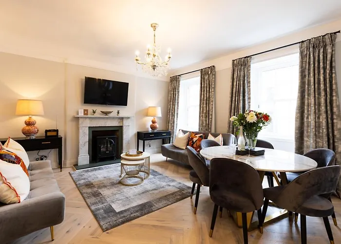 Righ Properties - Luxurious City Centre Three Bedroom Apartment