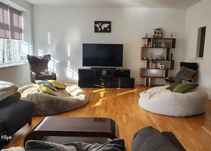 Spacious 2 Bedroom Apartment