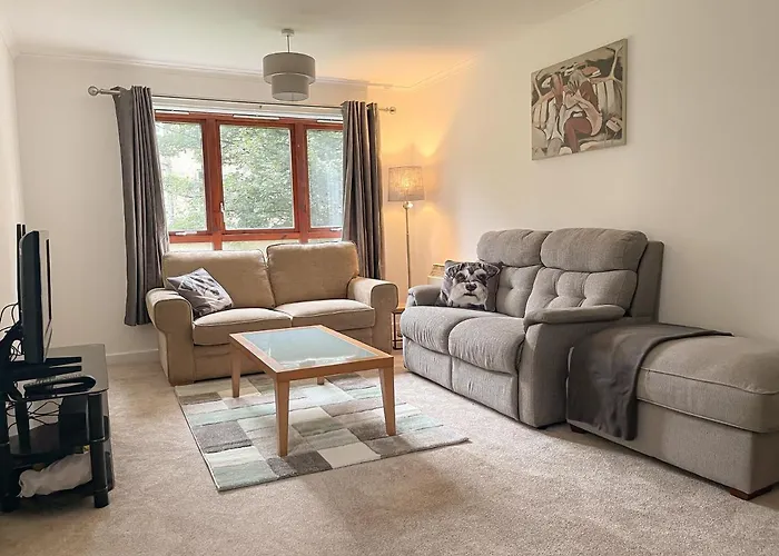 Spacious, Central And Newly Decorated Apartment