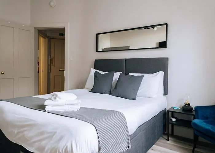 Chic 1Bd Flat - Wviews Of Edinburgh Castle!