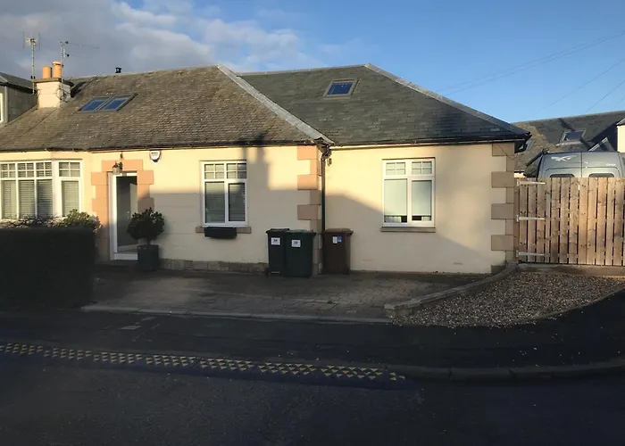 Ultra Stylish Furnished Home In Edinburgh