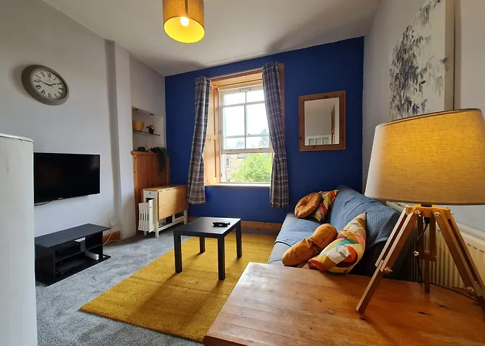 The Edinburgh City - Top Floor 2 Bedroom Apartment