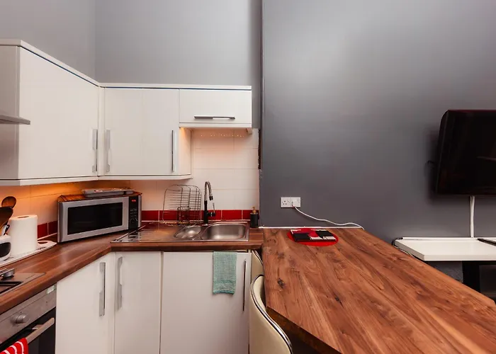 Warm 1 Bed Apartment By Holyrood Palace And Park!