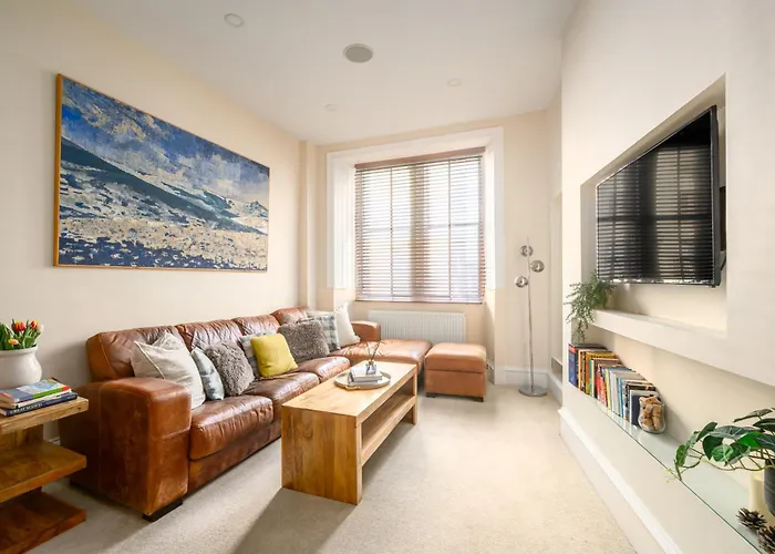 Stylish & Central 2Br Stockbridge Gem