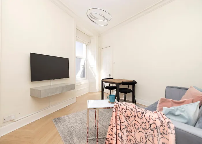 Joivy Modern Flat In City Centre - For Up To 3 Guests