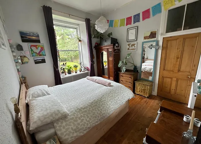 Quirky Apartment In Leith