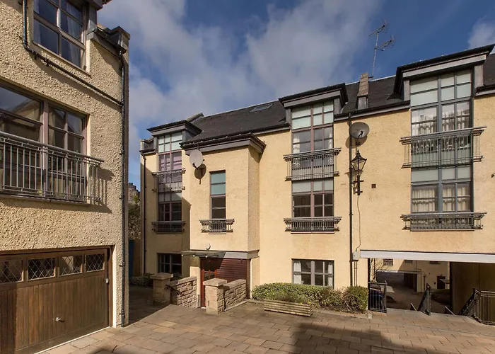 Old Tolbooth Wynd - 393