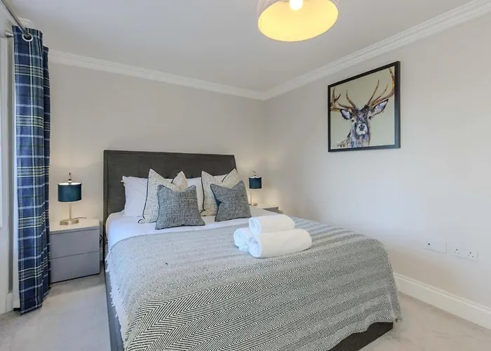Dragon Suites - Edinburgh City Centre 2 Bed Apartment