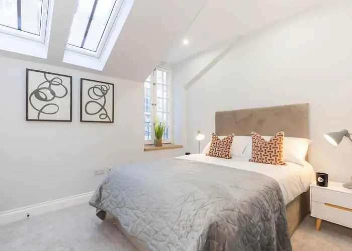 Dragon Suites - Yukina Suite - 2 Bed City Centre House With Garden