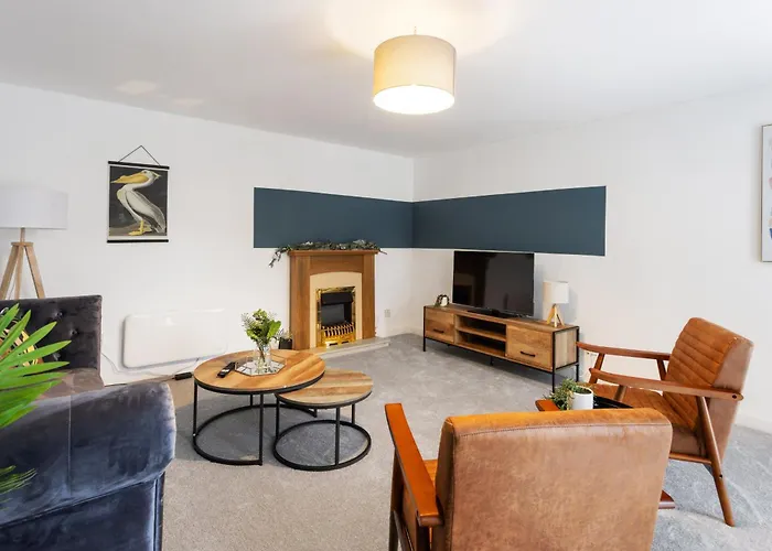 Stylish 3Bed House Near Airport