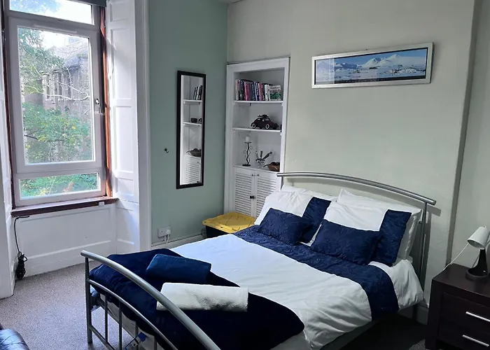 Spacious And Central City Apartment
