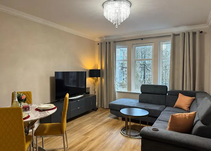 Modern Central 2 King Size Bed Flat Free Parking