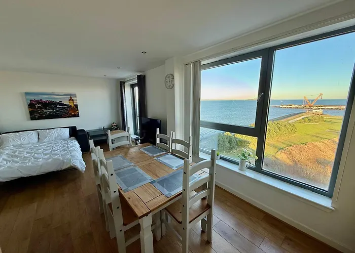Britannia Ocean Park Apartments - Oceanfront And Sea View - Free Parking & Fast Wifi