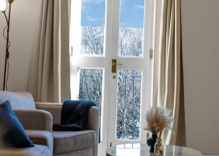 2 Bedroom Apartment In Central Edinburgh With Free Parking