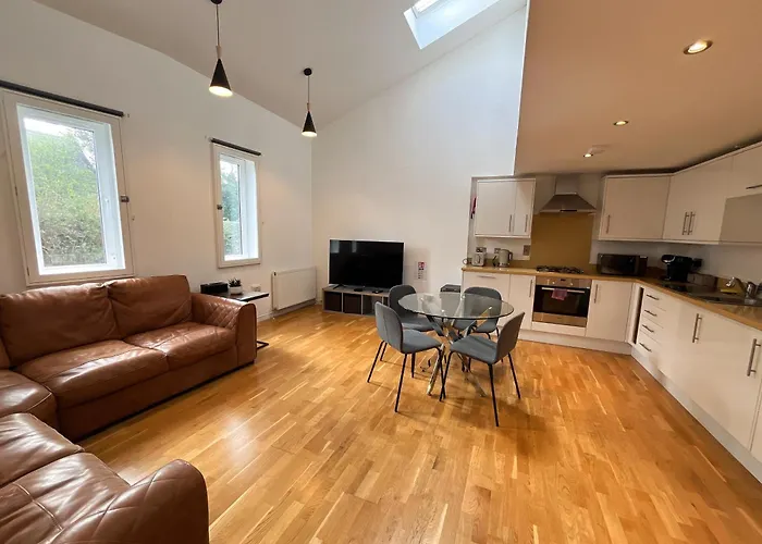 Private Parking 2 Bed 2 Bath